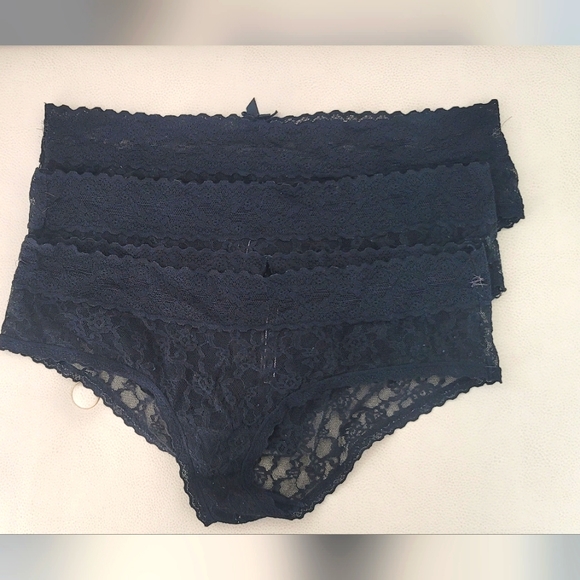 Victoria's Secret black hipster lacey panty set of 3 in size M. - Picture 1 of 8
